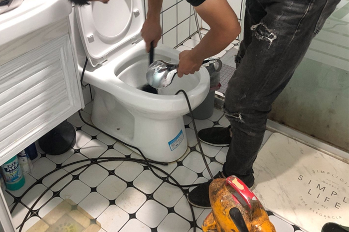 都昌马桶堵塞自己疏通还是找师傅?专业上门服务让你省时更省心